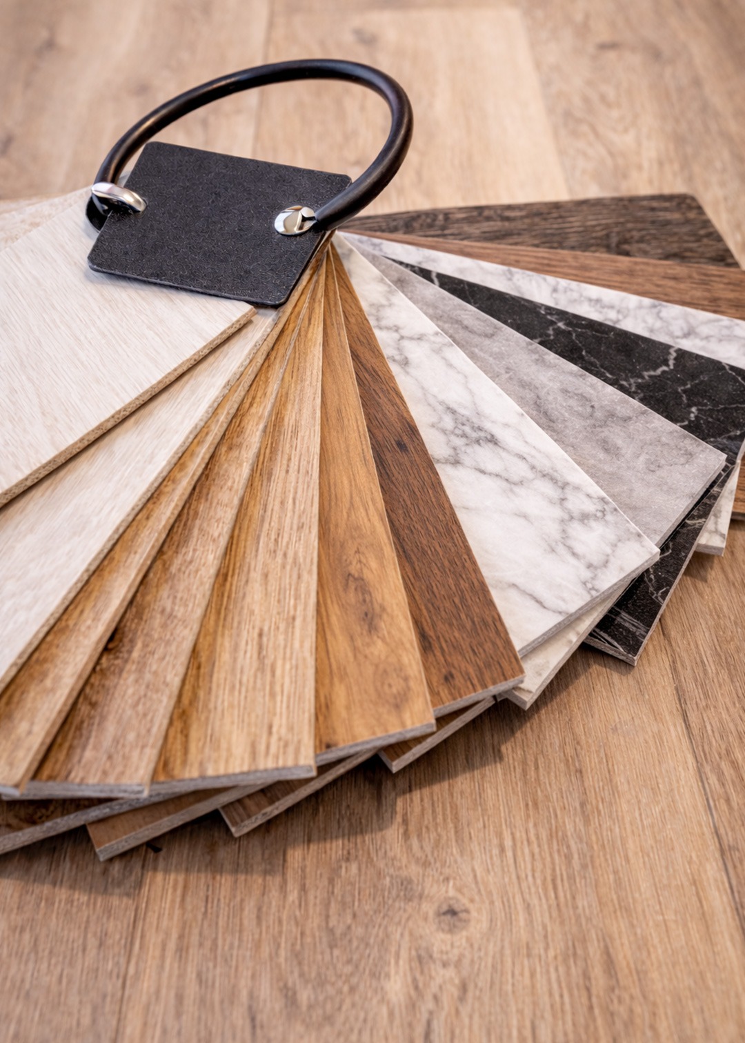 Fornitura e posa pavimenti in laminato leef