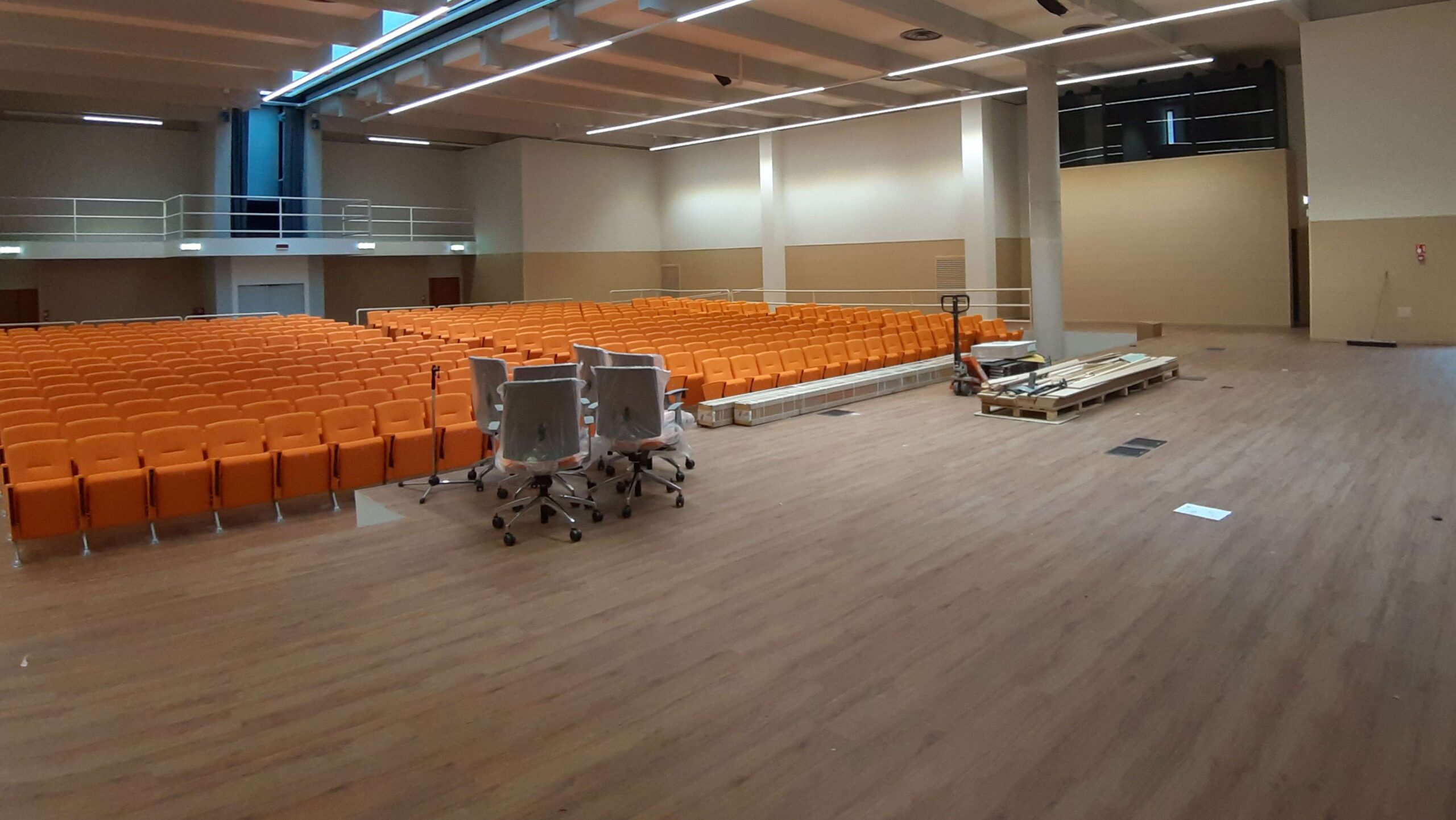 Leef auditorium bologna posa lvt allura flex