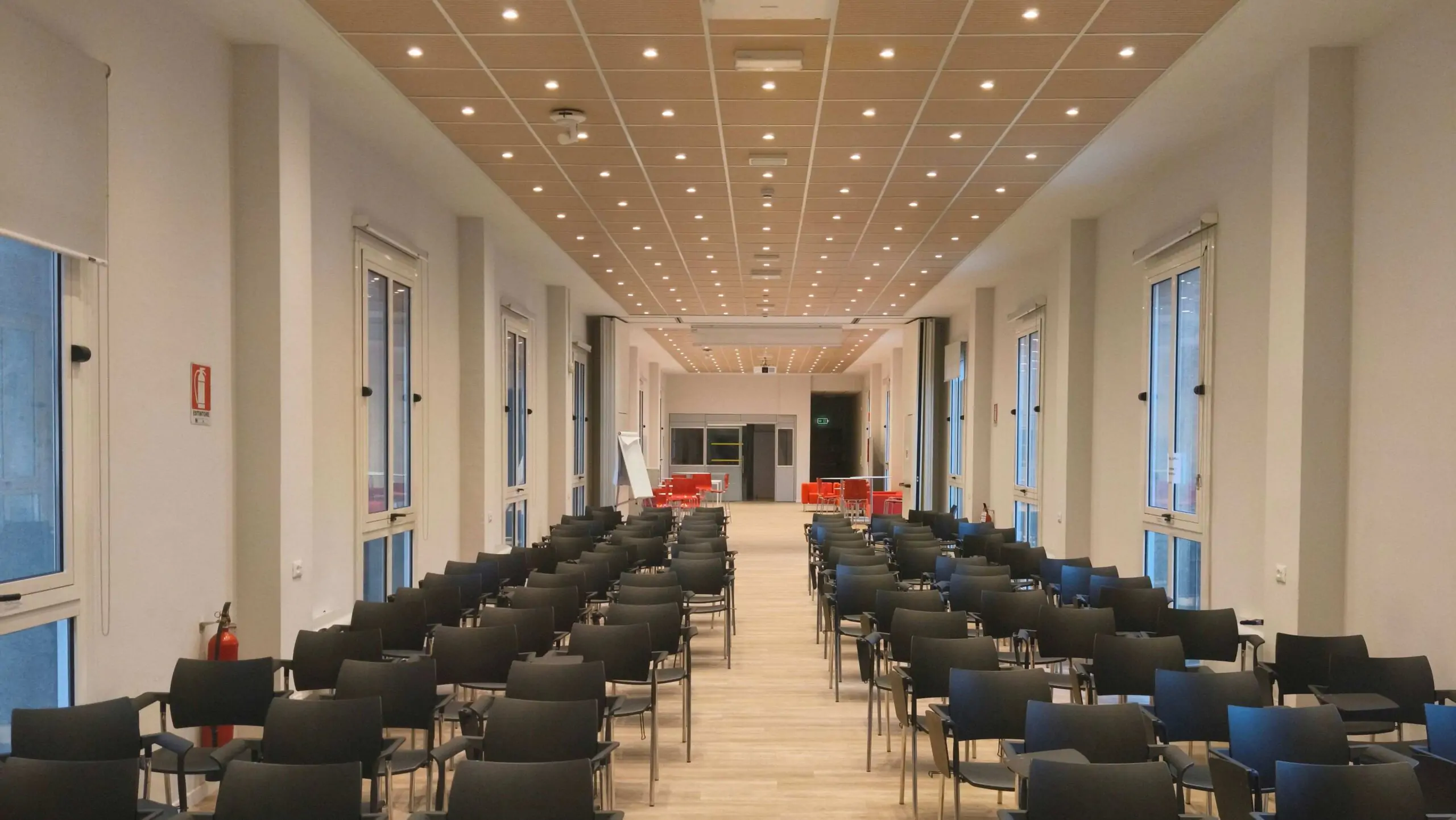 Aula terminata e arredata