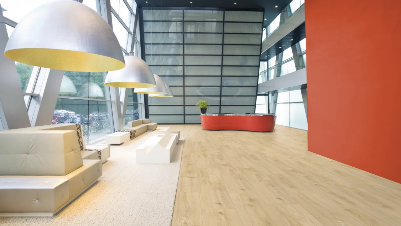 Leef uffici e spazi commerciali con pavimento LVT personalizzabile id inspiration