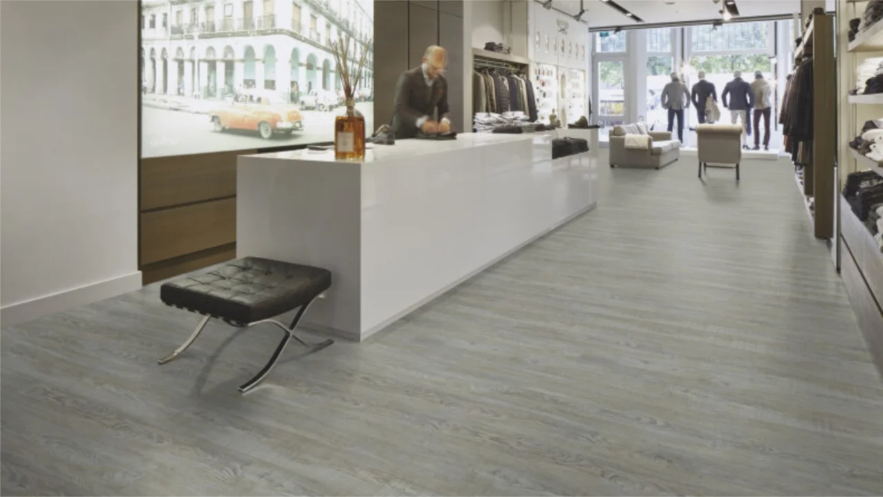 Leef uffici e spazi commerciali con pavimenti in enduro click decibel pavimento LVT acustico 19 dB bologna
